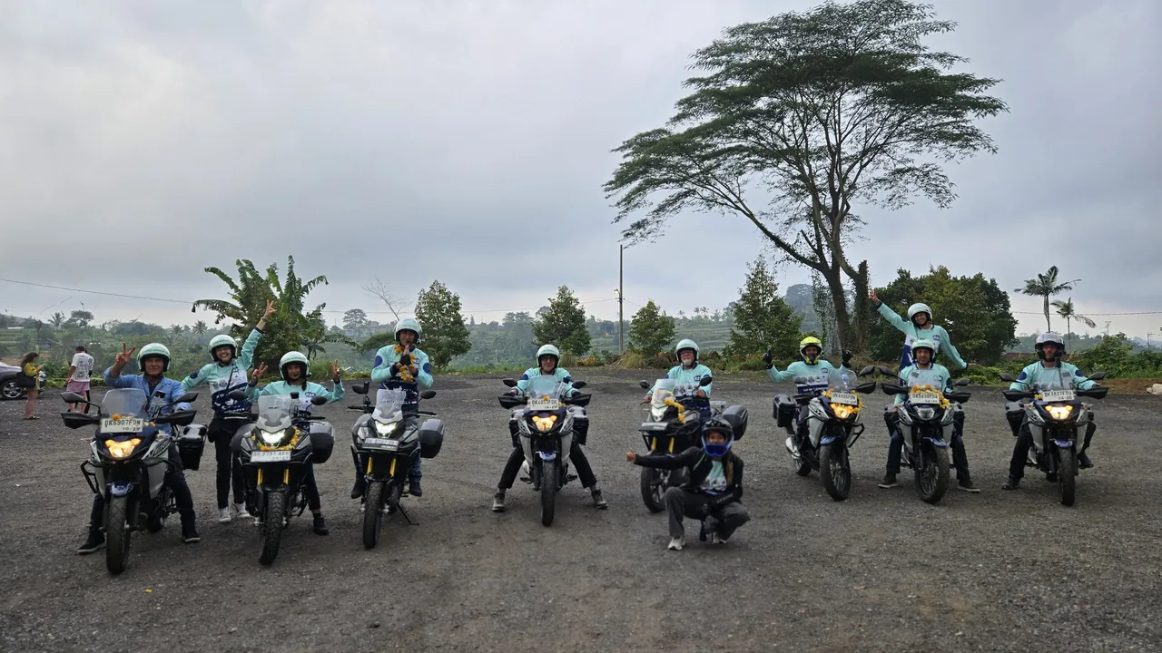 The group and their bikes lined up before setting off
